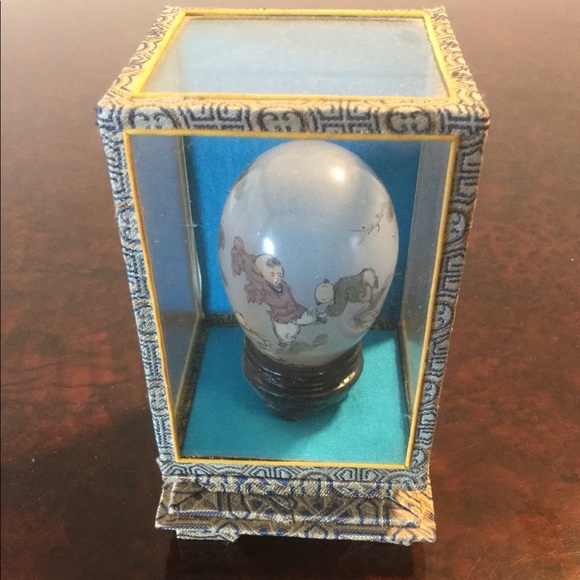 VINTAGE JAPANESE HAND PAINTED EGG IN DISPLAY BOX - Picture 1 of 1